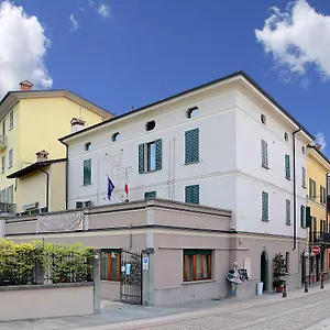 Hotel La Fenice, Chiari